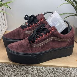 New Vans x Disney Old Skool Stackform Shoes in Burgundy Velvet Women’s Size 9